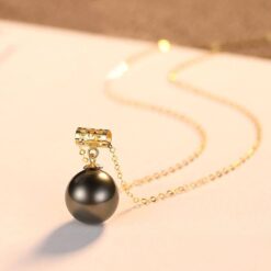 18K-Gold-Chain-Pendant-Necklace-with-Black-Pearl-3